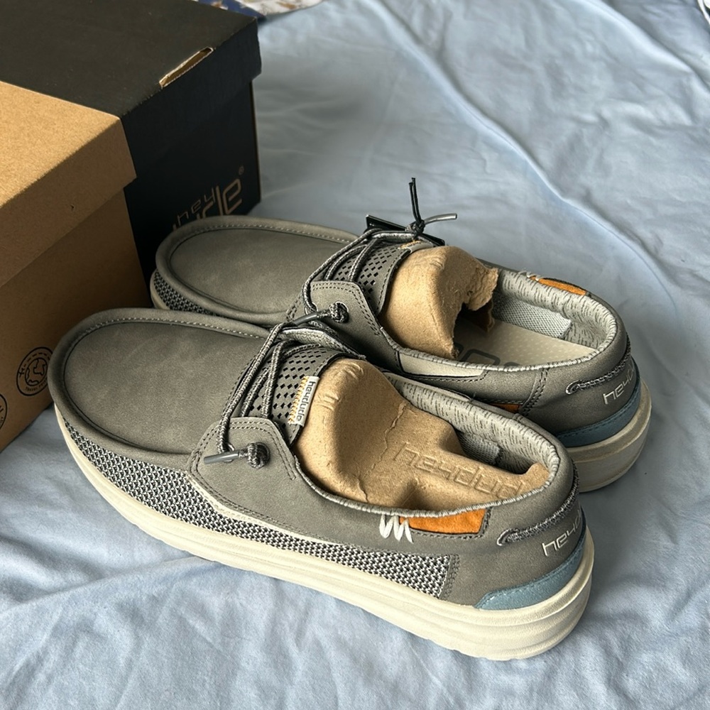 Hey Dude Mens Shoe size 8